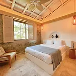 Izz Getaway - Adults Only 3*