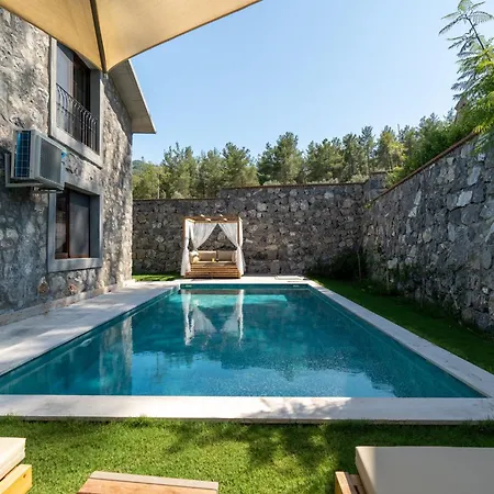 Izz Getaway - Adults Only 3*