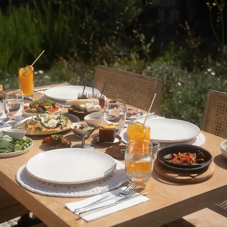 Izz Getaway - Adults Only Hotel