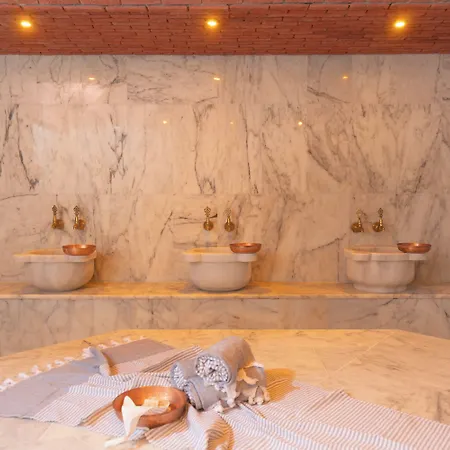 Izz Getaway - Adults Only Otel