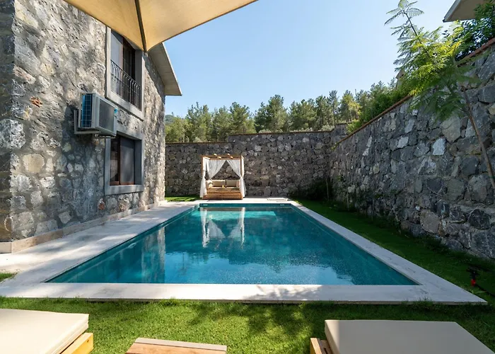 Izz Getaway - Adults Only 3*