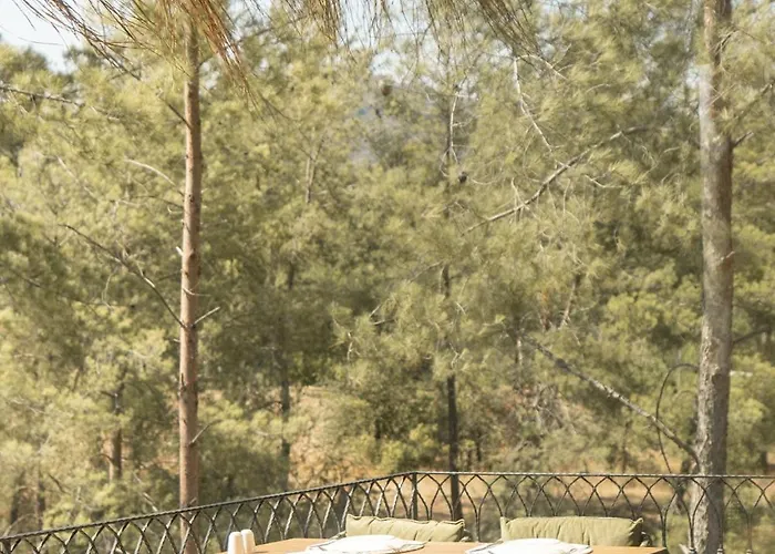 Izz Getaway - Adults Only 3*