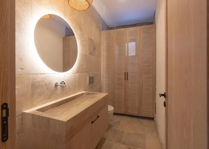 Izz Getaway - Adults Only 3*