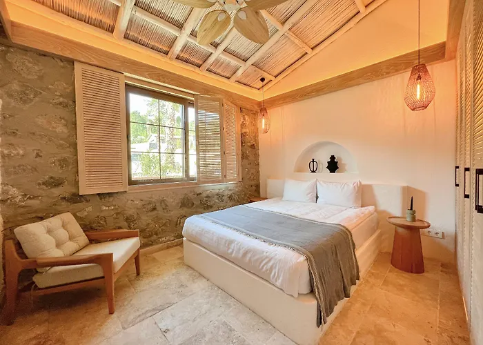 Izz Getaway - Adults Only 3*