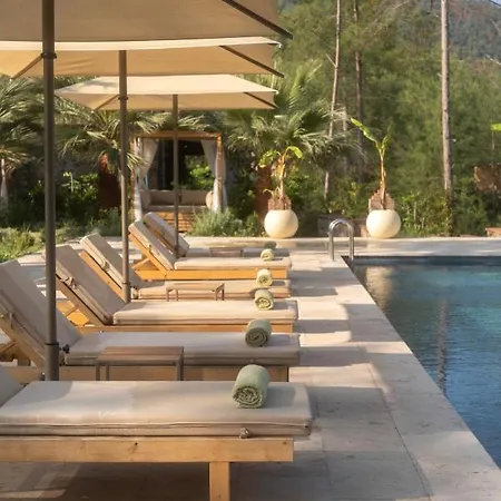 Izz Getaway - Adults Only