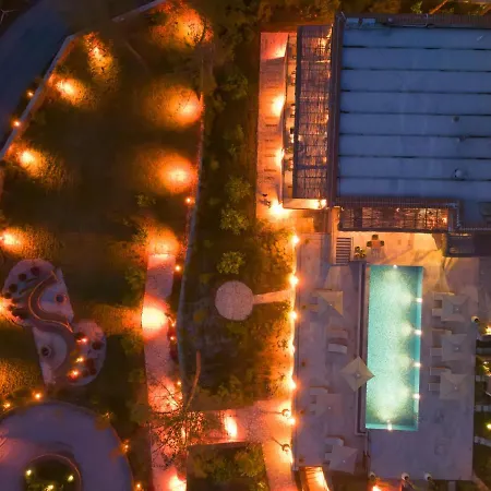 Izz Getaway - Adults Only Hotel