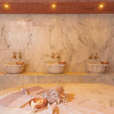 Hotel Izz Getaway - Adults Only