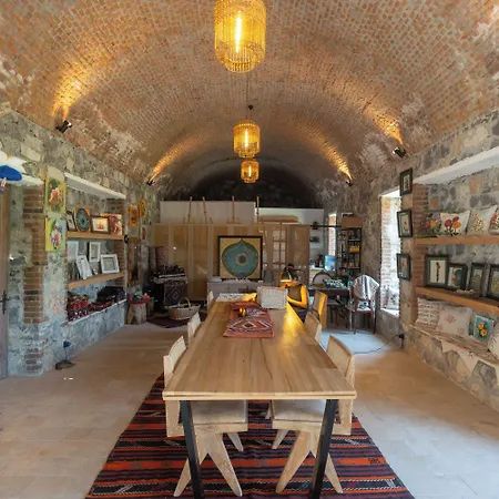 Izz Getaway - Adults Only 3* 교젝