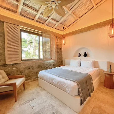 Izz Getaway - Adults Only 3*